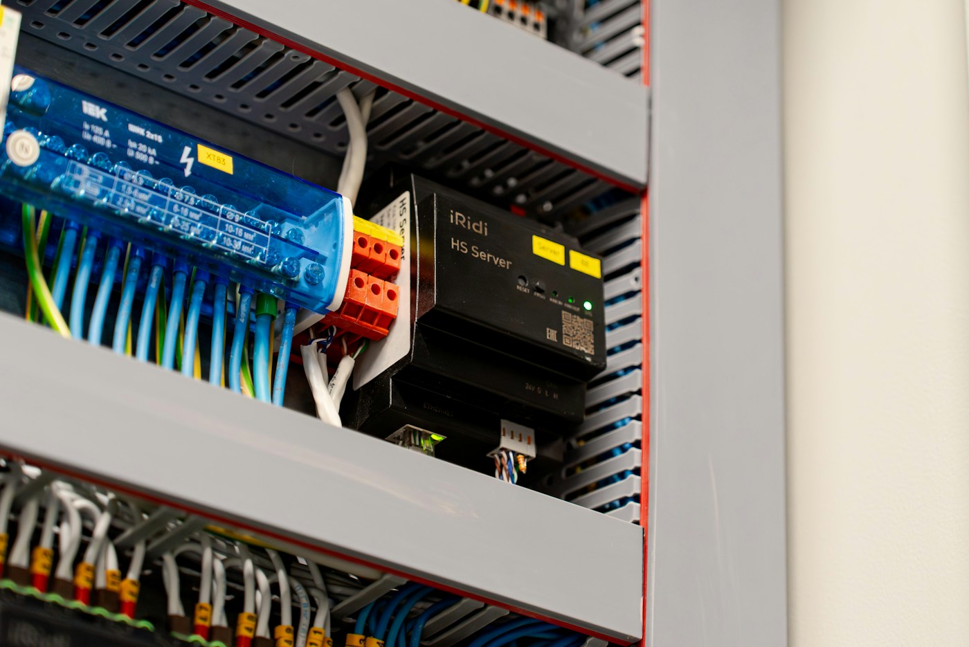 Detalle de tablero eléctrico, fotografía de muestra